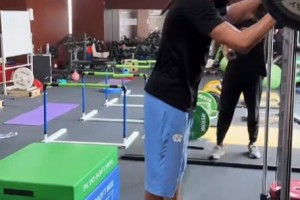 真的没开玩笑！同曦官方正在直播说唱歌手J.Cole在队训练！